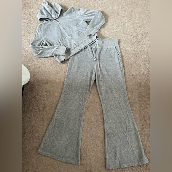 Grey Aerie Flare pants with Cropped hooded Zip-up. - Picture 4 of 7